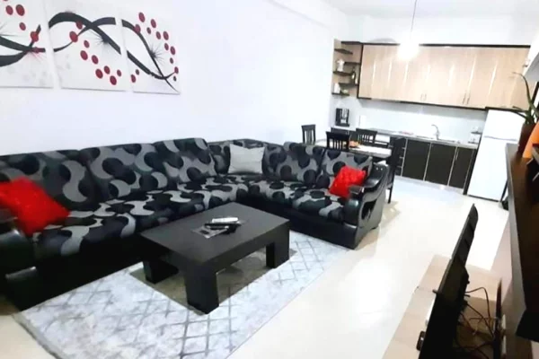 Shtepi me qera Apartament ne Tirane, 2+1, Mobilimi E mobiluar, Pagesa 550  Euro.