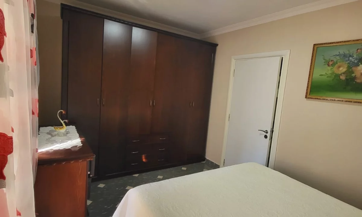 Shtepi me qera Apartament ne Tirane, 3+1, Mobilimi E mobiluar, Pagesa 700  Euro.