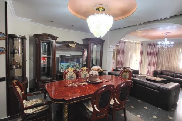 Shtepi me qera Apartament ne Tirane, 3+1, Mobilimi E mobiluar, Pagesa 700  Euro.