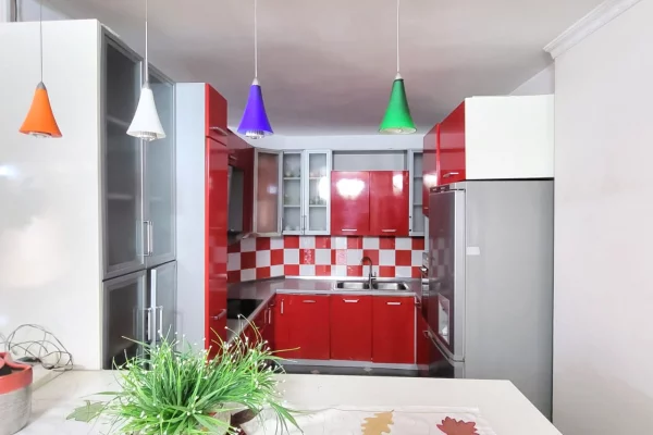 Shtepi me qera Apartament ne Tirane, 3+1, Mobilimi E mobiluar, Pagesa 700  Euro.