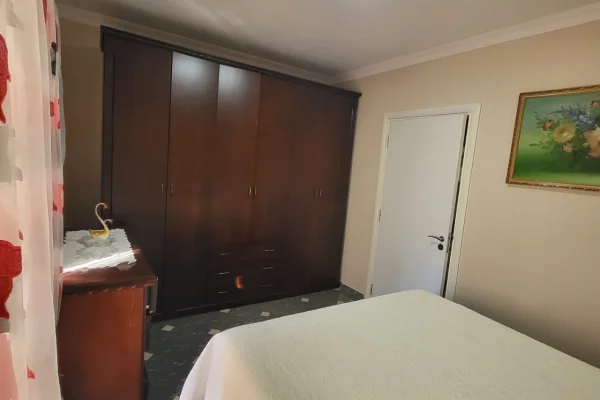 Apartament 3+1 me Qira – Komuna e Parisit 🏡