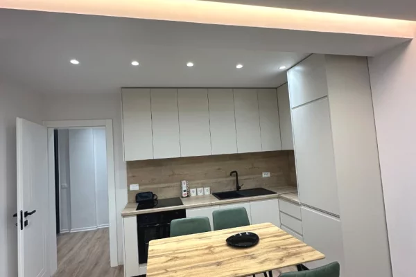 Shtepi me qera 2+1 ne Tirane - 800 Euro