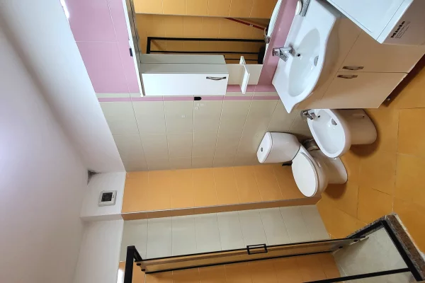 Shtepi me qera Apartament ne Tirane, 1+1, Mobilimi E mobiluar, Pagesa 550  Euro.