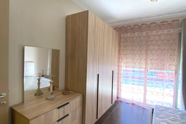 Shtepi me qera Apartament ne Tirane, 2+1, Mobilimi E mobiluar, Pagesa 50,000  Leke.