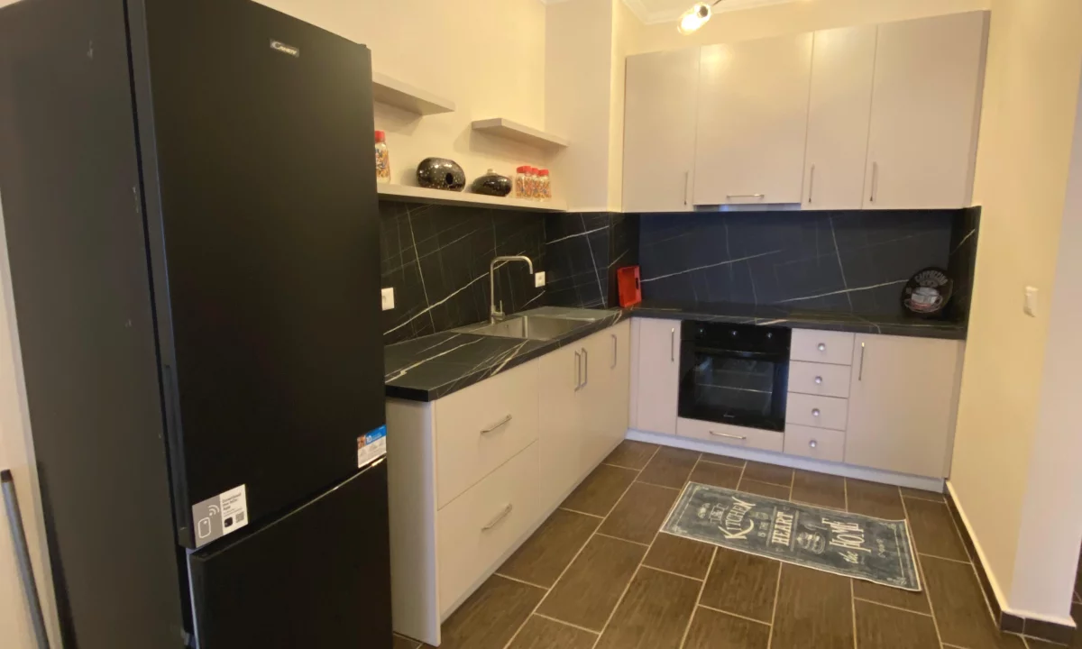 Shtepi me qera Apartament ne Tirane, 2+1, Mobilimi E mobiluar, Pagesa 50,000  Leke.