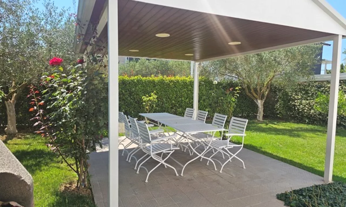 Shtepi me qera Shtepi Private ne Tirane, 3+1, Mobilimi E mobiluar, Pagesa 2,500  Euro.