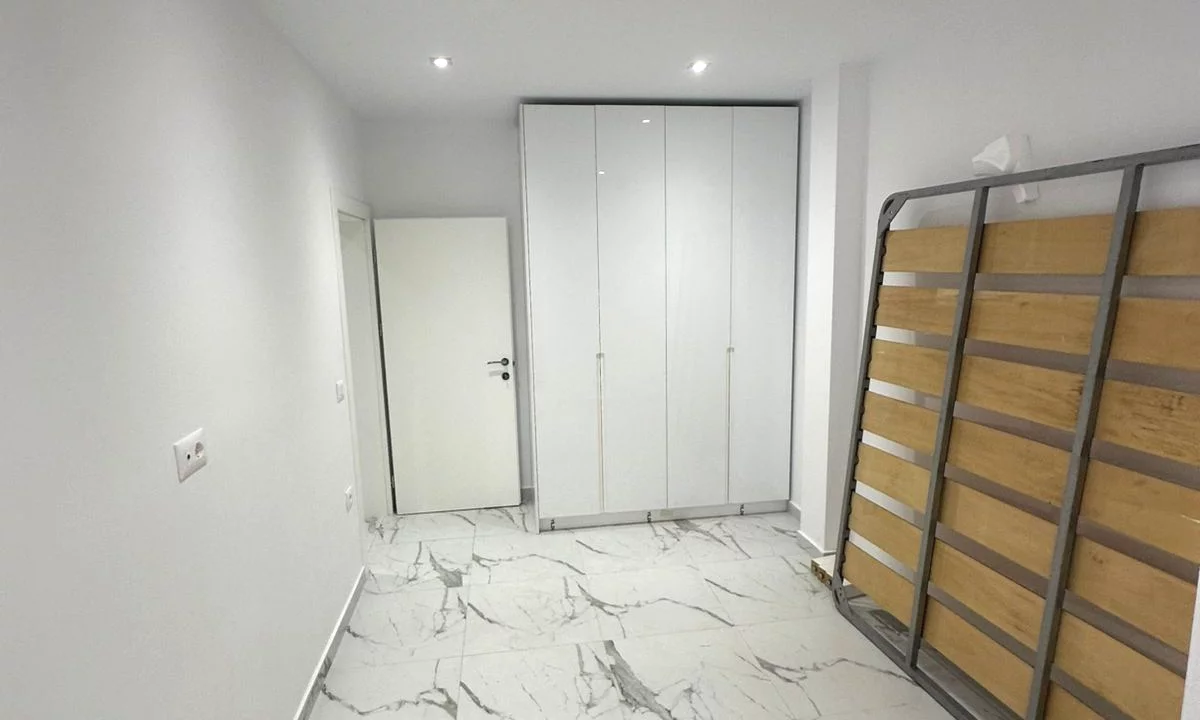 Shtepi me qera Apartament ne Tirane, 1+1, Mobilimi E mobiluar, Pagesa 500  Euro.