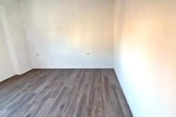 Shtepi ne shitje Apartament ne Tirane, 1+1, Mobilimi Bosh, pa mobiluar, Pagesa 162,000  Euro.