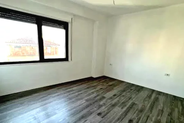Shtepi ne shitje Apartament ne Tirane, 1+1, Mobilimi Bosh, pa mobiluar, Pagesa 162,000  Euro.
