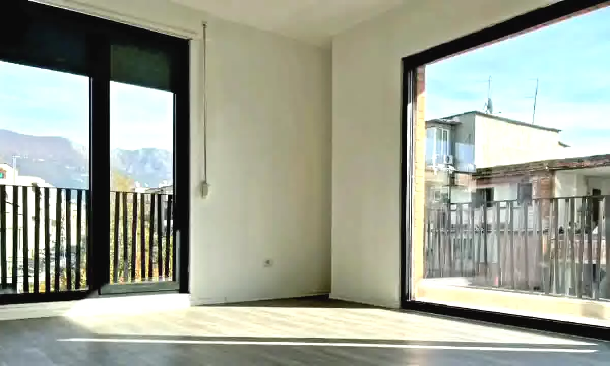 Shtepi ne shitje Apartament ne Tirane, 1+1, Mobilimi Bosh, pa mobiluar, Pagesa 162,000  Euro.