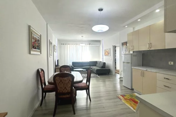 Shtepi me qera Apartament ne Tirane, 2+1, Mobilimi E mobiluar, Pagesa 600  Euro.