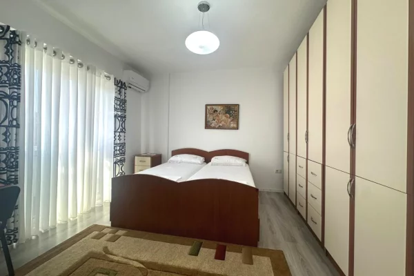 Shtepi me qera Apartament ne Tirane, 2+1, Mobilimi E mobiluar, Pagesa 600  Euro.