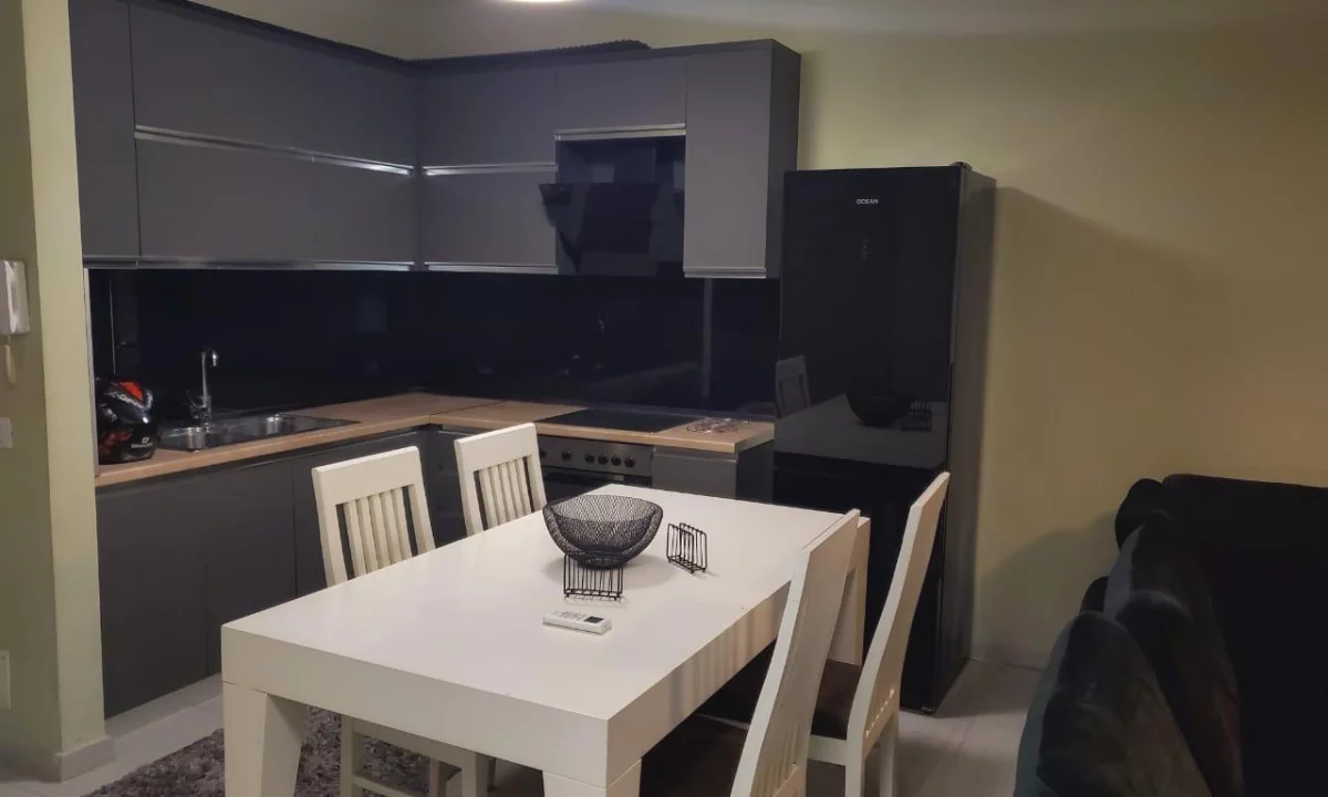 Shtepi me qera Apartament ne Tirane, 2+1, Mobilimi E mobiluar, Pagesa 900  Euro.