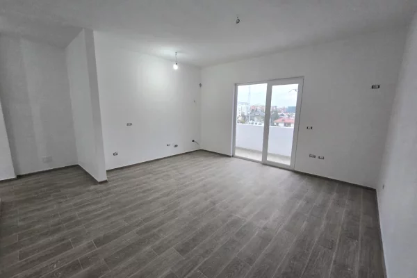 Shtepi ne shitje Apartament ne Tirane, 1+1, Mobilimi Bosh, pa mobiluar, Pagesa 121,000  Euro.