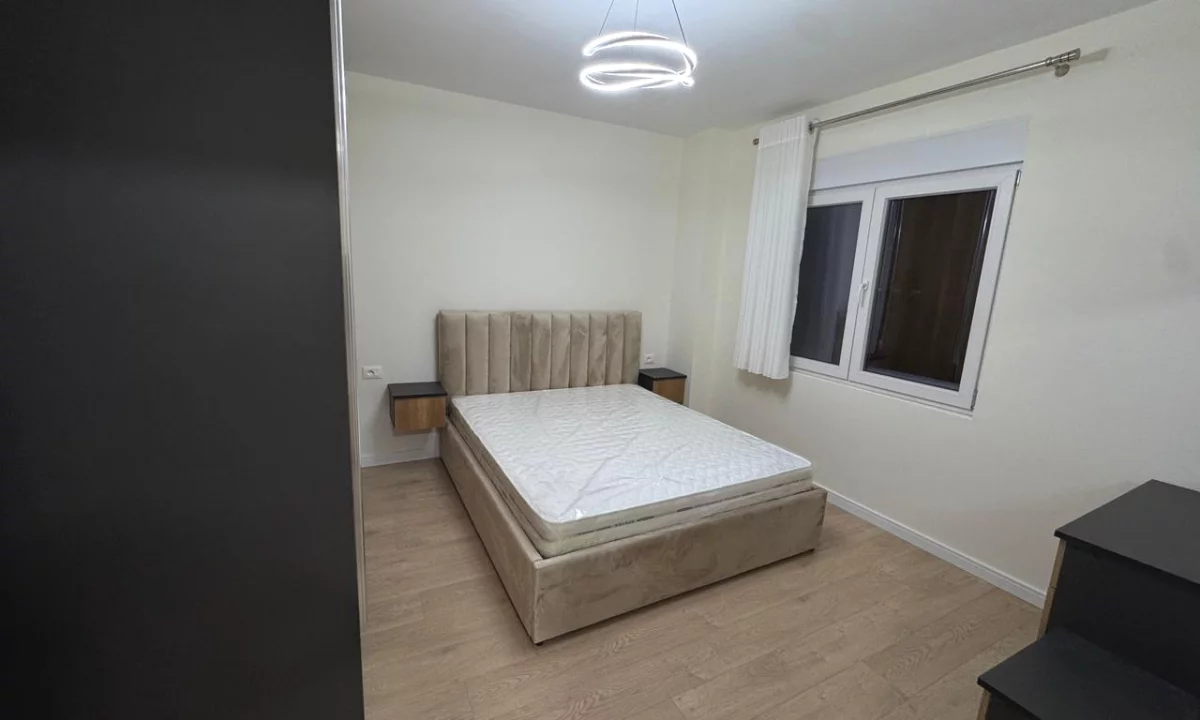 Shtepi me qera Apartament ne Tirane, 2+1, Mobilimi E mobiluar, Pagesa 800  Euro.