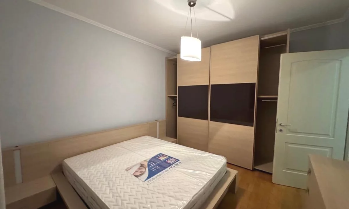 Shtepi me qera Apartament ne Tirane, 2+1, Mobilimi E mobiluar, Pagesa 60,000  Leke.