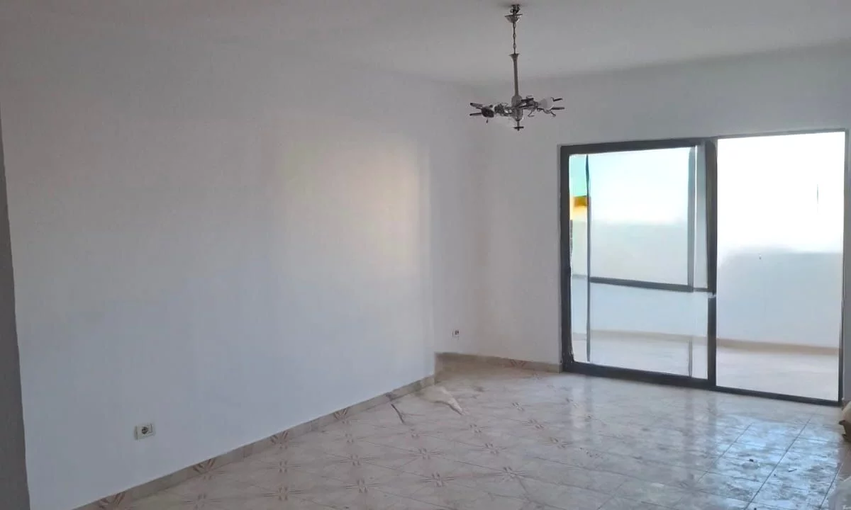 Shtepi ne shitje Apartament ne Tirane, 2+1, Mobilimi Bosh, pa mobiluar, Pagesa 171,000  Euro.