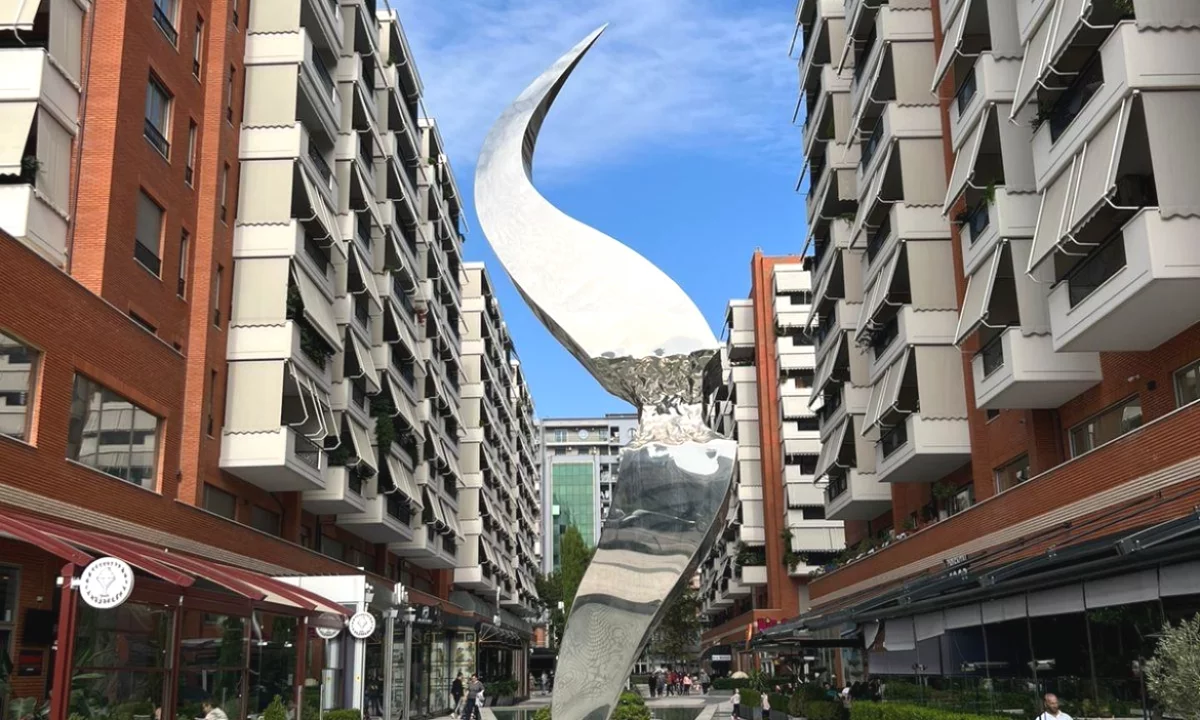 Shtepi me qera Apartament ne Tirane, 3+1, Mobilimi E mobiluar, Pagesa 1,500  Euro.