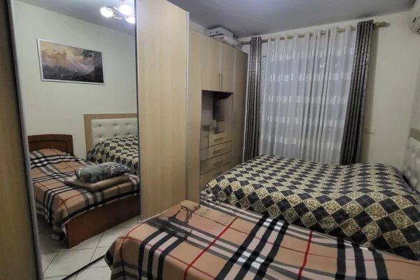 Shtepi me qera Apartament ne Tirane, 1+1, Mobilimi E mobiluar, Pagesa 450  Euro.