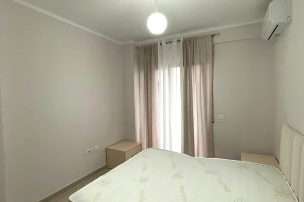 Shtepi me qera Apartament ne Tirane, 2+1, Mobilimi E mobiluar, Pagesa 500  Euro.
