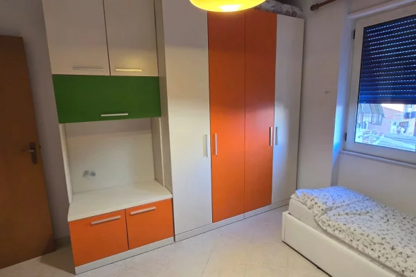 Shtepi me qera Apartament ne Tirane, 2+1, Mobilimi E mobiluar, Pagesa 900  Euro.