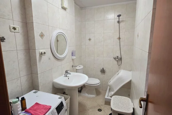 Shtepi me qera Apartament ne Tirane, 2+1, Mobilimi E mobiluar, Pagesa 900  Euro.