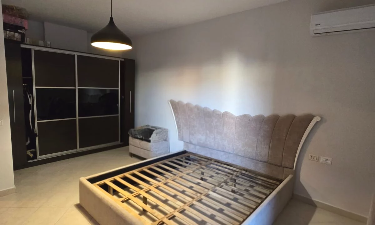 Shtepi me qera Apartament ne Tirane, 2+1, Mobilimi E mobiluar, Pagesa 900  Euro.