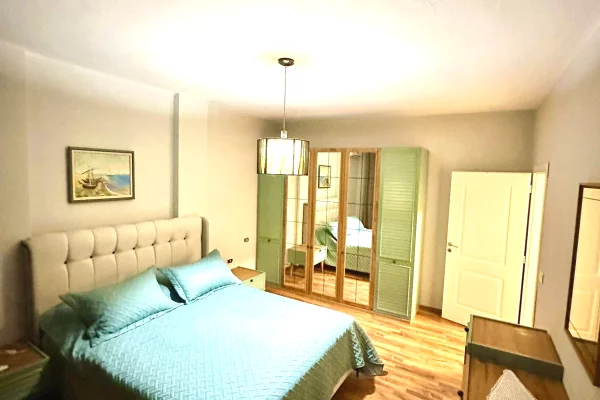 Appartamento in vendita a Tirana 2+1, Arredato