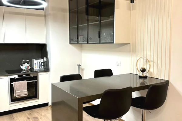 Appartamento in vendita a Tirana 2+1, Arredato