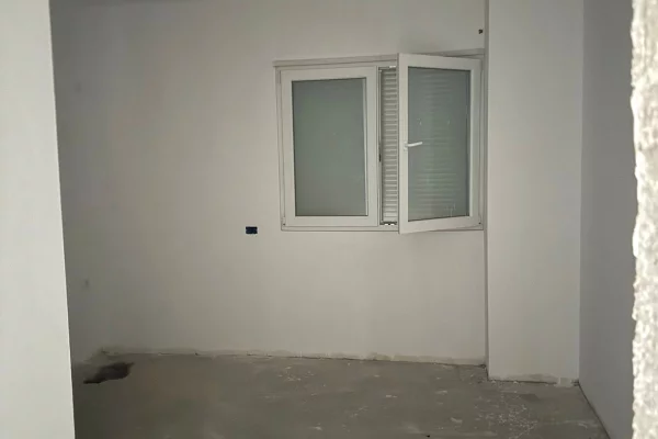 Shtepi ne shitje Apartament ne Tirane, 3+1, Mobilimi Bosh, pa mobiluar, Pagesa 338,800  Euro.
