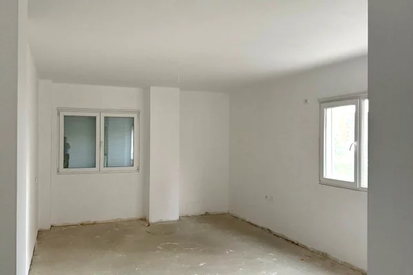 Shtepi ne shitje Apartament ne Tirane, 3+1, Mobilimi Bosh, pa mobiluar, Pagesa 338,800  Euro.