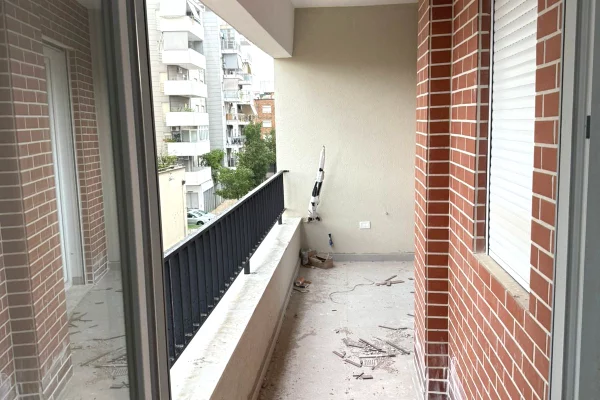 Shitet Apartament 3+1 me 2 Tualete – Pazari i Ri