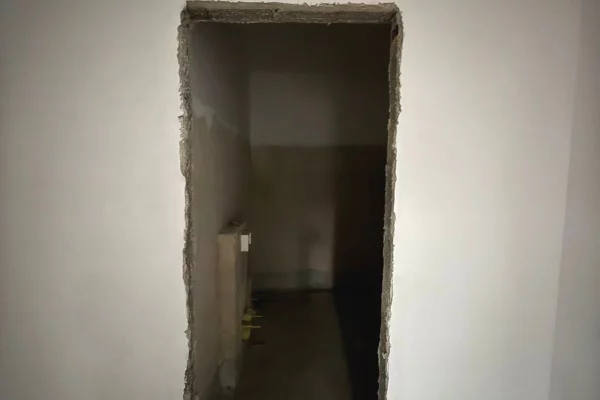 Shtepi ne shitje Apartament ne Tirane, 3+1, Mobilimi Bosh, pa mobiluar, Pagesa 338,800  Euro.