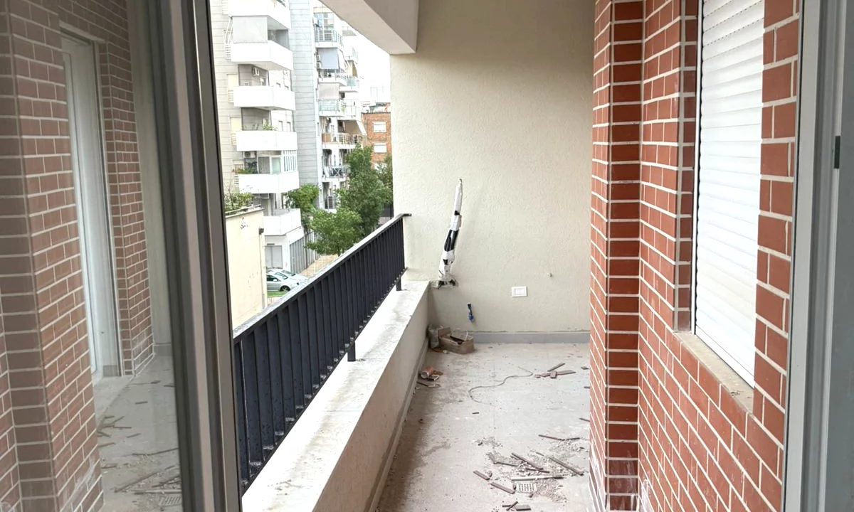 Shtepi ne shitje Apartament ne Tirane, 3+1, Mobilimi Bosh, pa mobiluar, Pagesa 338,800  Euro.