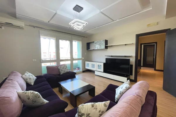 Shtepi ne shitje Apartament ne Tirane, 2+1, Mobilimi E mobiluar, Pagesa 157,000  Euro.