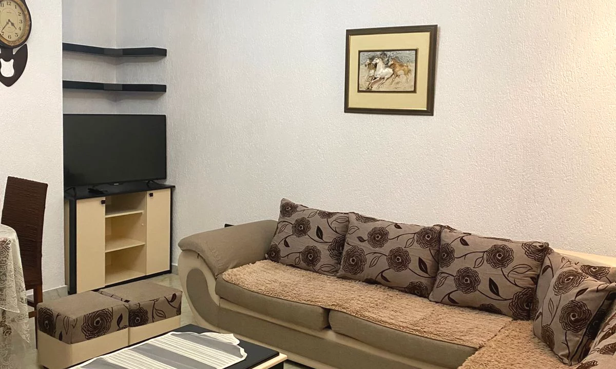 Shtepi me qera Apartament ne Tirane, 2+1, Mobilimi E mobiluar, Pagesa 40,000  Leke.