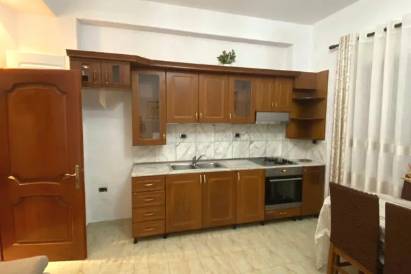 Shtepi me qera Apartament ne Tirane, 2+1, Mobilimi E mobiluar, Pagesa 40,000  Leke.