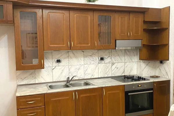 Shtepi me qera Apartament ne Tirane, 2+1, Mobilimi E mobiluar, Pagesa 40,000  Leke.