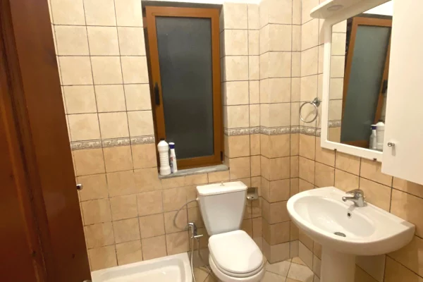 Shtepi me qera Apartament ne Tirane, 2+1, Mobilimi E mobiluar, Pagesa 40,000  Leke.