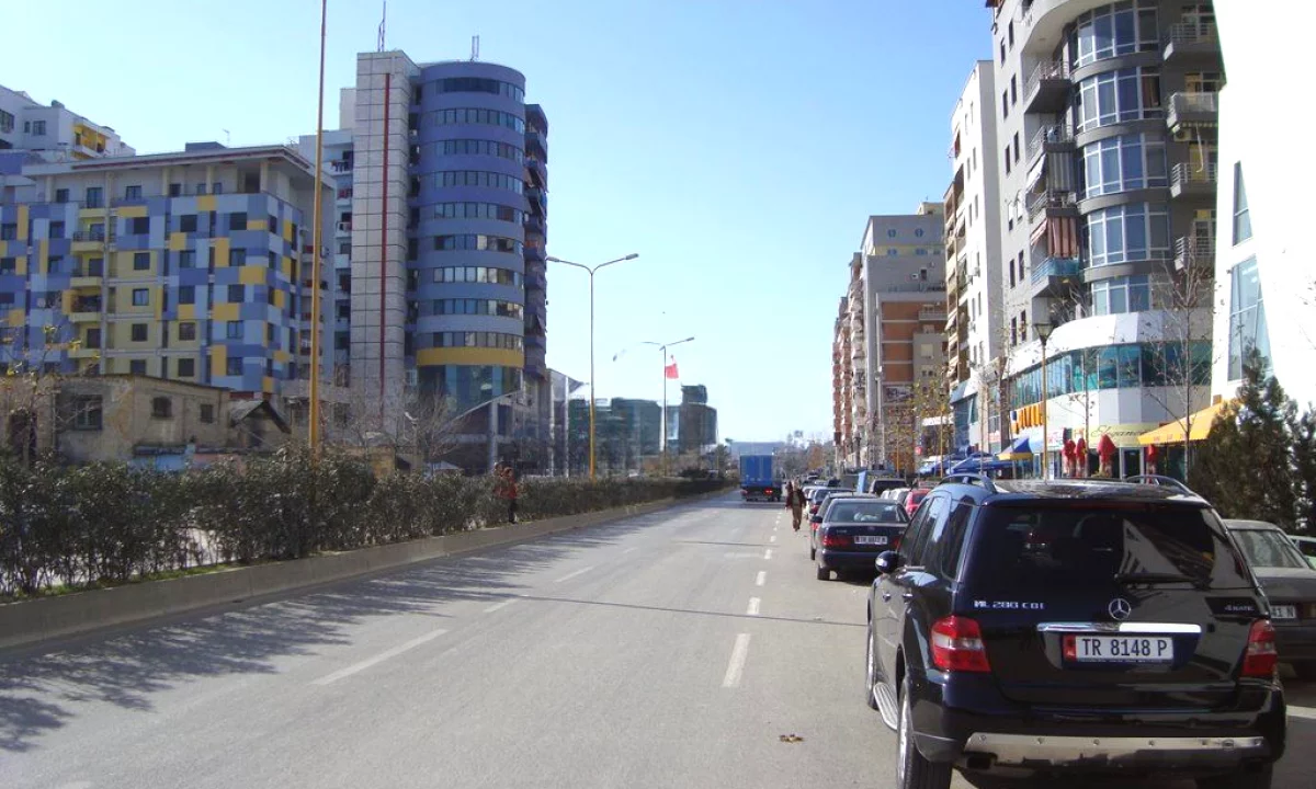 Shitet Post Parkimi – Ish Parku i Autobusave, prane Square 21