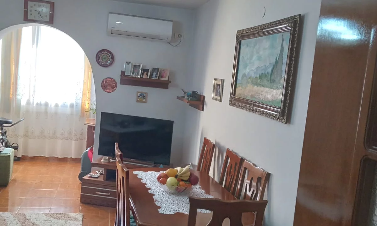 Shtepi ne shitje Apartament ne Tirane, 2+1, Mobilimi E mobiluar, Pagesa 130,000  Euro.