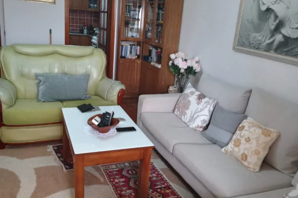 Shtepi ne shitje Apartament ne Tirane, 2+1, Mobilimi E mobiluar, Pagesa 130,000  Euro.