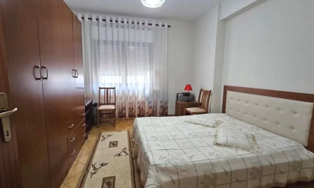 Shtepi me qera Apartament ne Tirane, 2+1, Mobilimi E mobiluar, Pagesa 700  Euro.