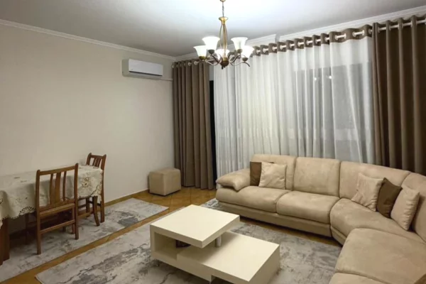 Shtepi me qera Apartament ne Tirane, 2+1, Mobilimi E mobiluar, Pagesa 700  Euro.