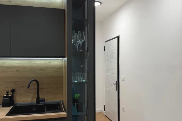 Shtepi me qera Apartament ne Tirane, 1+1, Mobilimi E mobiluar, Pagesa 1,000  Euro.