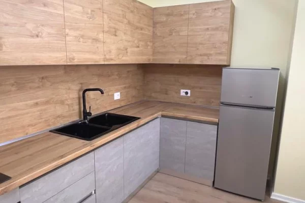 Shtepi me qera Apartament ne Tirane, 2+1, Mobilimi E mobiluar, Pagesa 550  Euro.