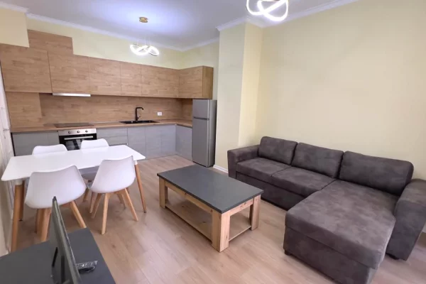 Shtepi me qera Apartament ne Tirane, 2+1, Mobilimi E mobiluar, Pagesa 550  Euro.