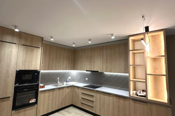 🏡 Apartament me qira 2+1+2 + 3 Ballkone – Bulevardi Migjeni, Astir