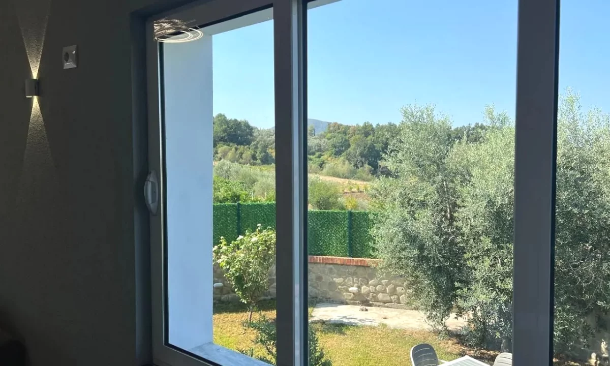 Shtepi me qera Apartament ne Tirane, 4+1, Mobilimi E mobiluar, Pagesa 1,200  Euro.