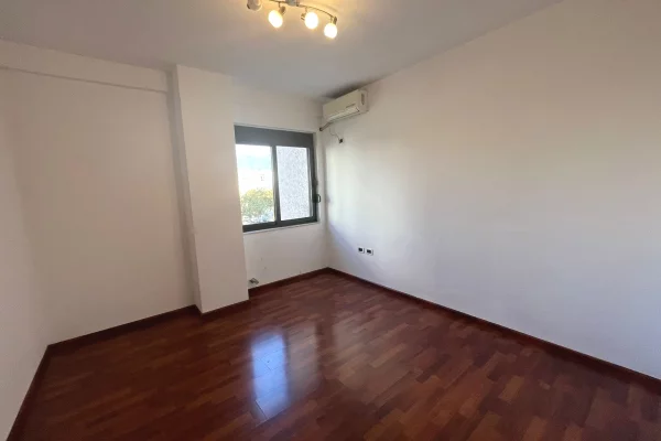 Jepet Ambient Biznesi me Qira – Stadiumi Dinamo (Rr. Sulejman Delvina)